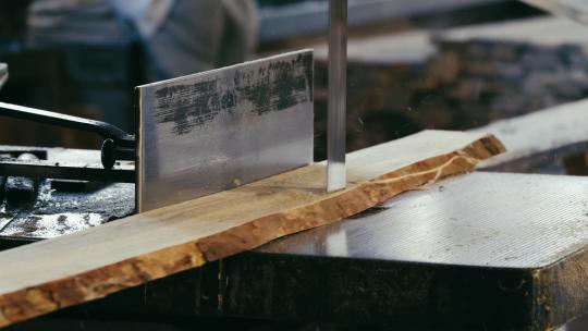 锯木厂加工和锯木材视频素材模板下载