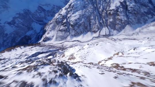 穿越机飞越雪山峡谷山川