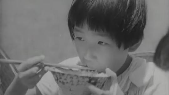 民国时期儿童吃饭视频素材模板下载