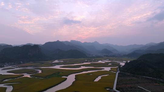 延时航拍夕阳下的桃江十三渚风光