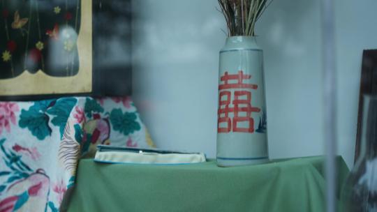 八十年代怀旧物件室内红双喜花瓶
