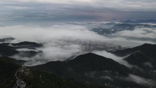 航拍深圳梧桐山云海