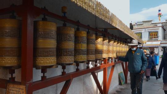 西藏旅游风光拉萨八廓街转经筒转经藏族视频素材模板下载