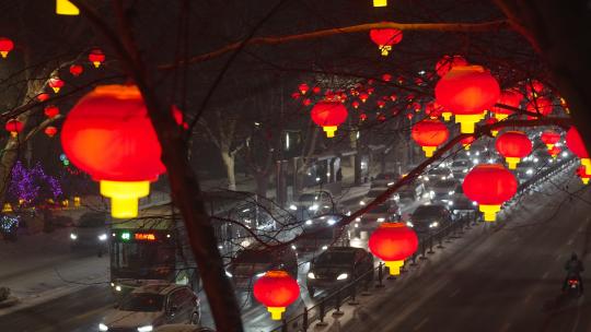 春节新年街上张灯结彩飘雪下雪