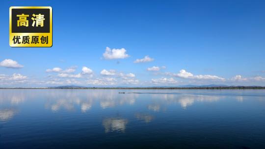 湖面小船划过 小舟行使 河边大自然景色