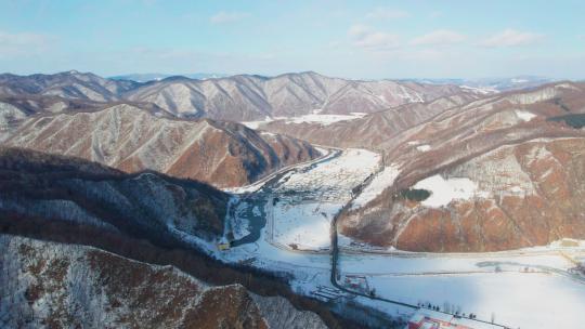 4k航拍雪后的山林