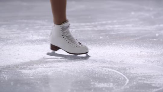 女子花样滑冰冰刀特写花滑运动员视频素材模板下载
