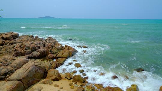 海边海浪礁石岩石