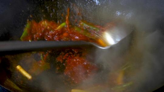 葱姜蒜配菜炝锅视频素材模板下载