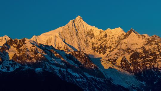 梅里雪山卡瓦格博峰日出日照金山延时摄影