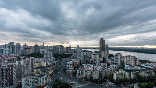 中国哈尔滨乌云压城暴雨来袭视频素材模板下载