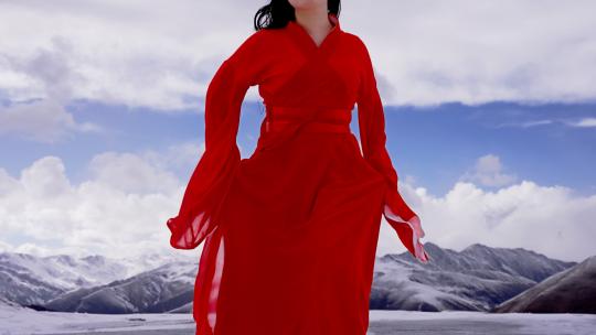 中国风 古风意境 古代女子 雪地奔跑