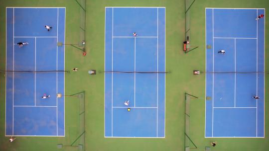 航拍城市体育公园网球场运动健身的人视频素材模板下载