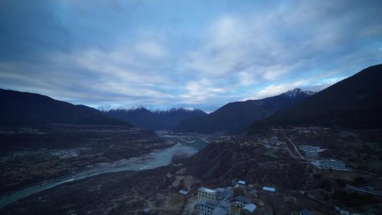 西藏林芝地区派墨公路航拍709视频素材模板下载