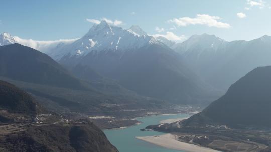 西藏自治区林芝雪山航拍雪山云海