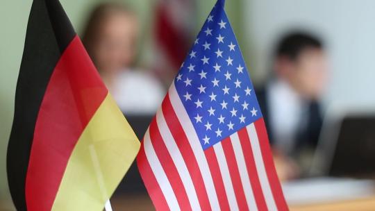美国和德国交谈商业