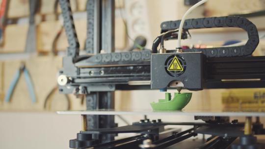 3D打印机打印玩具船视频素材模板下载