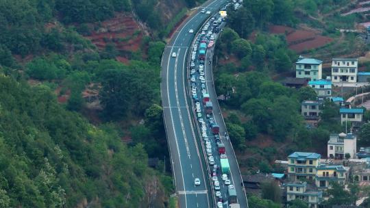 腾冲和顺村庄公路航拍