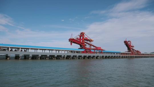 M1中国远洋运输散装船停靠舟山港鼠浪湖码头