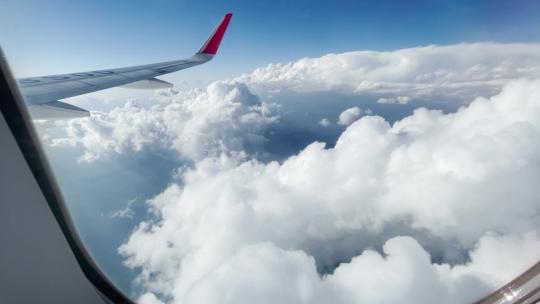 飞机空中窗外云层飞行素材