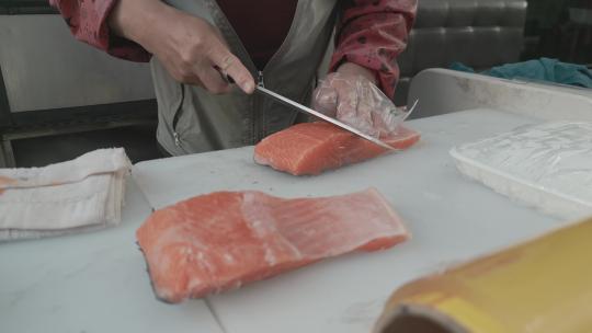 海鲜市场虹鳟鱼切片