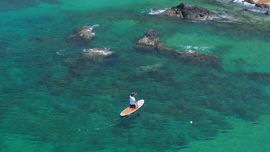 海南万宁山钦湾海边桨板航拍