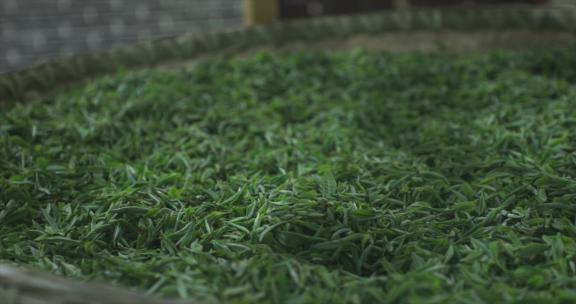 竹子盘里的茶叶
