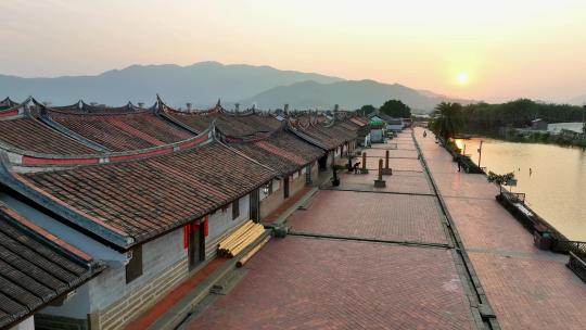 航拍夕阳下漳州最美水上古民居埭美古村建筑