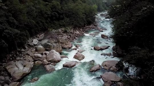 航拍西藏墨脱雅鲁藏布江大峡谷自然风光