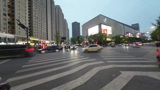 杭州滨江龙湖天街十字路口人流延时摄影
