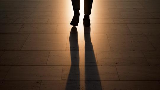 坚定的步伐 走向成功 探索 希望之门