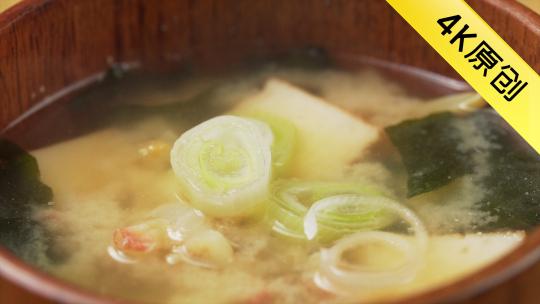 海鲜味增汤烹饪过程
