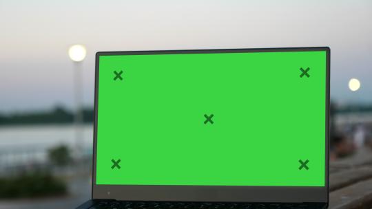 电脑绿屏扣绿