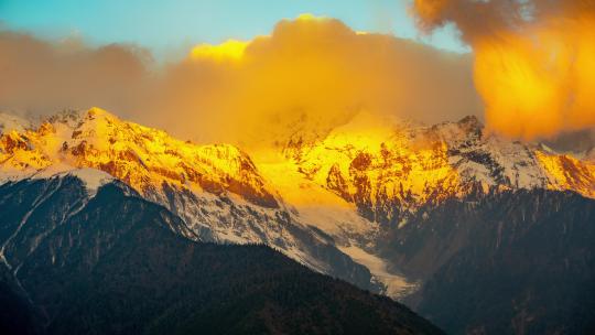 8k延时日照金山高原雪山