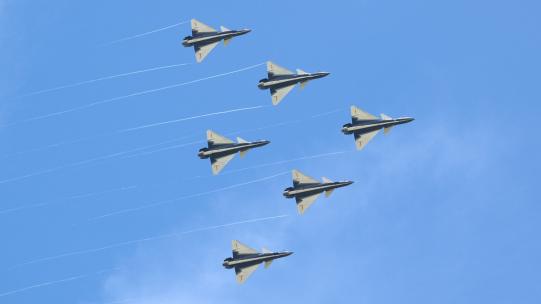 稳定：兰卡威航展空军八一表演队歼-10战机