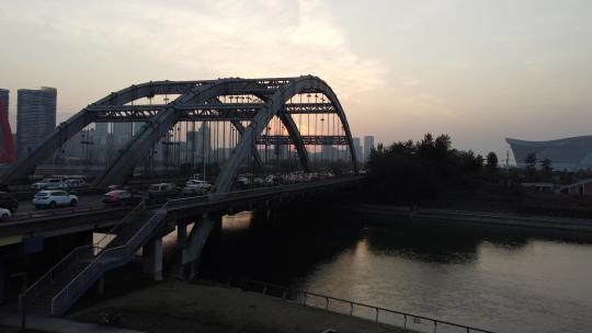 成都中和湿地公园航拍夕阳大桥日落风景视频素材模板下载