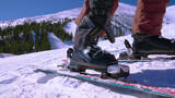 做好滑雪运动准备的年轻人高清在线视频素材下载