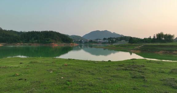 山川湖泊乡村风景