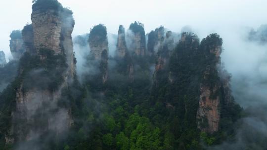 张家界云雾缭绕