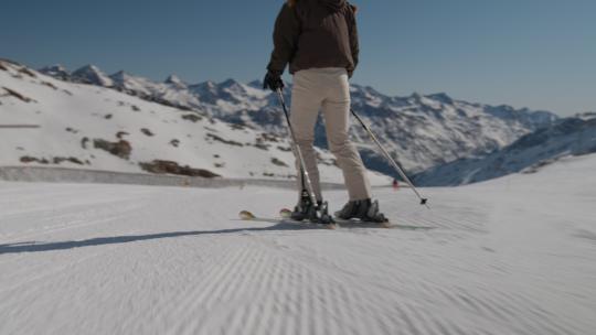 女子滑雪速降2视频素材模板下载