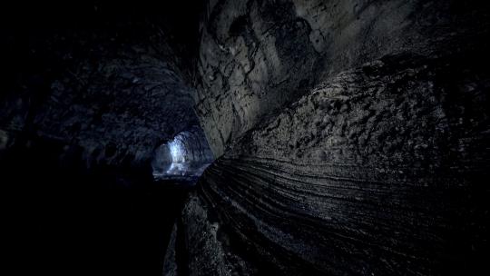 神秘山洞