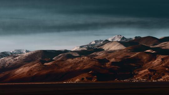 西藏旅游风光喜马拉雅山脉村镇日出日落