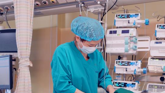 医院重症监护室医生工作高清在线视频素材下载