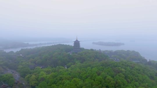 4k航拍浙江杭州西湖雨中雷峰塔