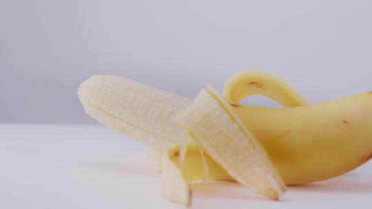 剥香蕉皮视频素材模板下载