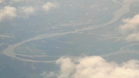 飞机窗外俯瞰江西上饶信江流域风光视频素材模板下载