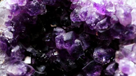 紫色水晶扫光婚礼钻石背景