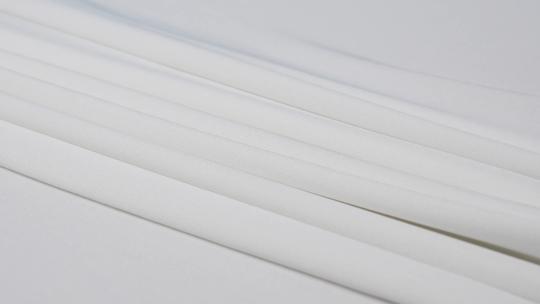 白色轻盈布料面料褶皱平整过程