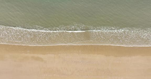 海岸俯拍沙滩大海航拍海滩海边海浪海水浪潮