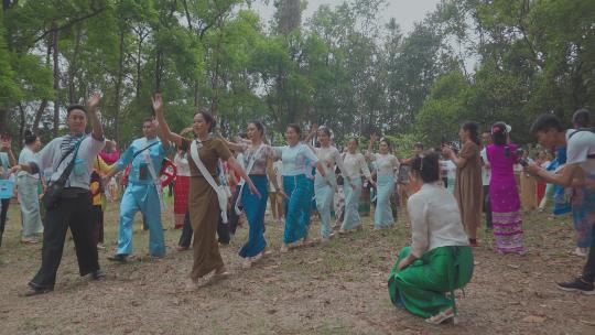 云南旅游德宏泼水节开幕式傣族舞蹈视频素材模板下载